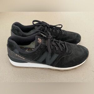 New Balance Women 696 size 7.5